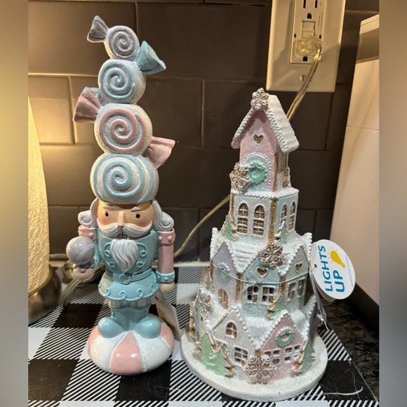 Pastel Christmas sugar glitter light up castle with pastel candy nutcracker - Picture 1 of 3